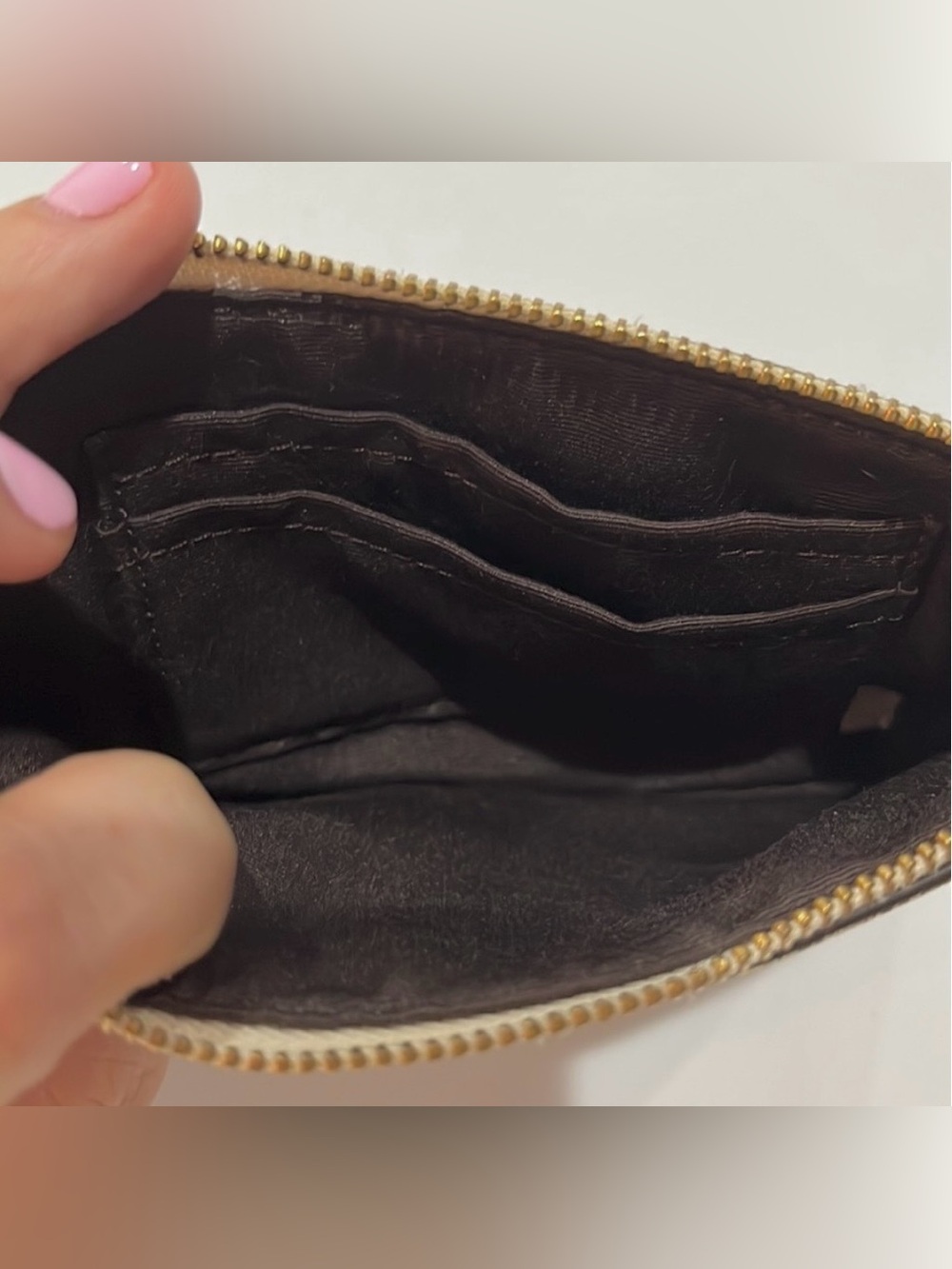 🤍NWOT COACH CHALK OFF-WHITE CREAM LEATHER CORNER ZIP WRISTLET🤍 - Picture 5 of 7